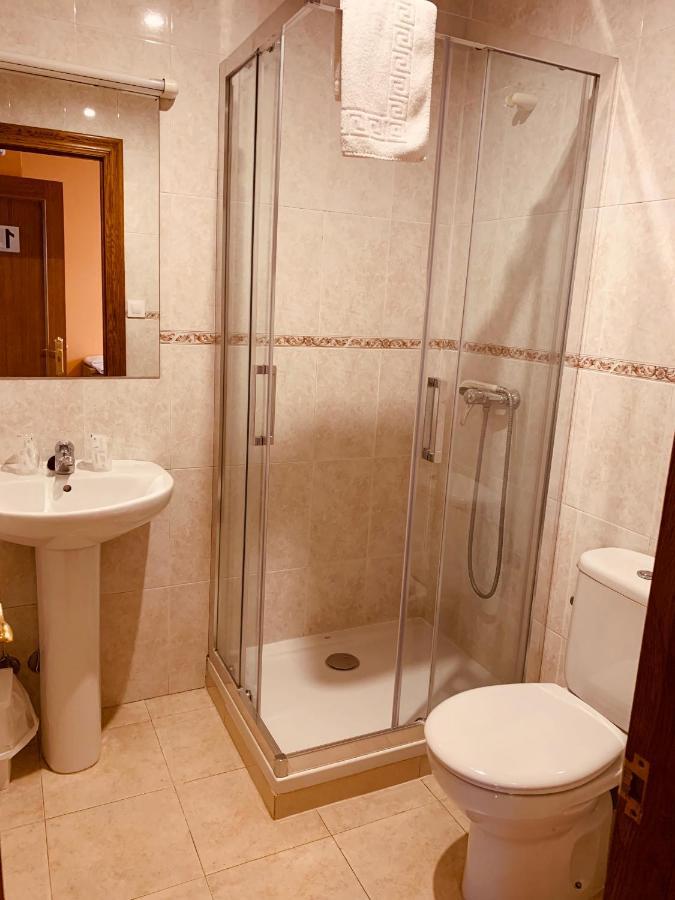 Hostal La Serna Hotell Potes Exteriör bild