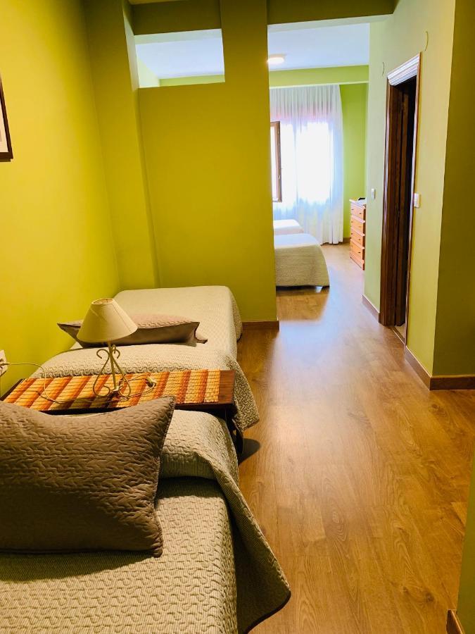 Hostal La Serna Hotell Potes Exteriör bild