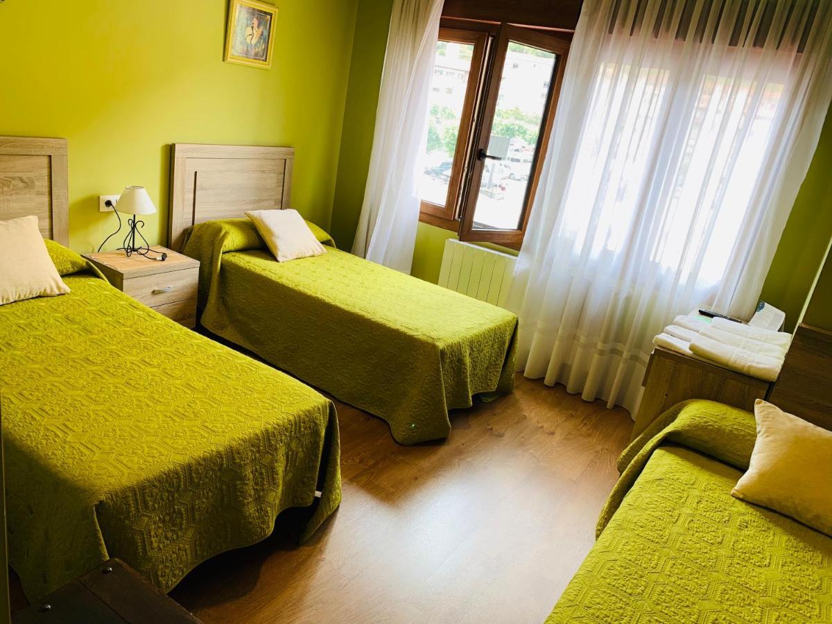 Hostal La Serna Hotell Potes Exteriör bild